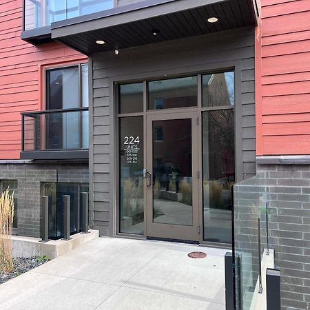 Modern Condo 210 Just Blocks From Lake Michigan トラバーズ・シティ エクステリア 写真