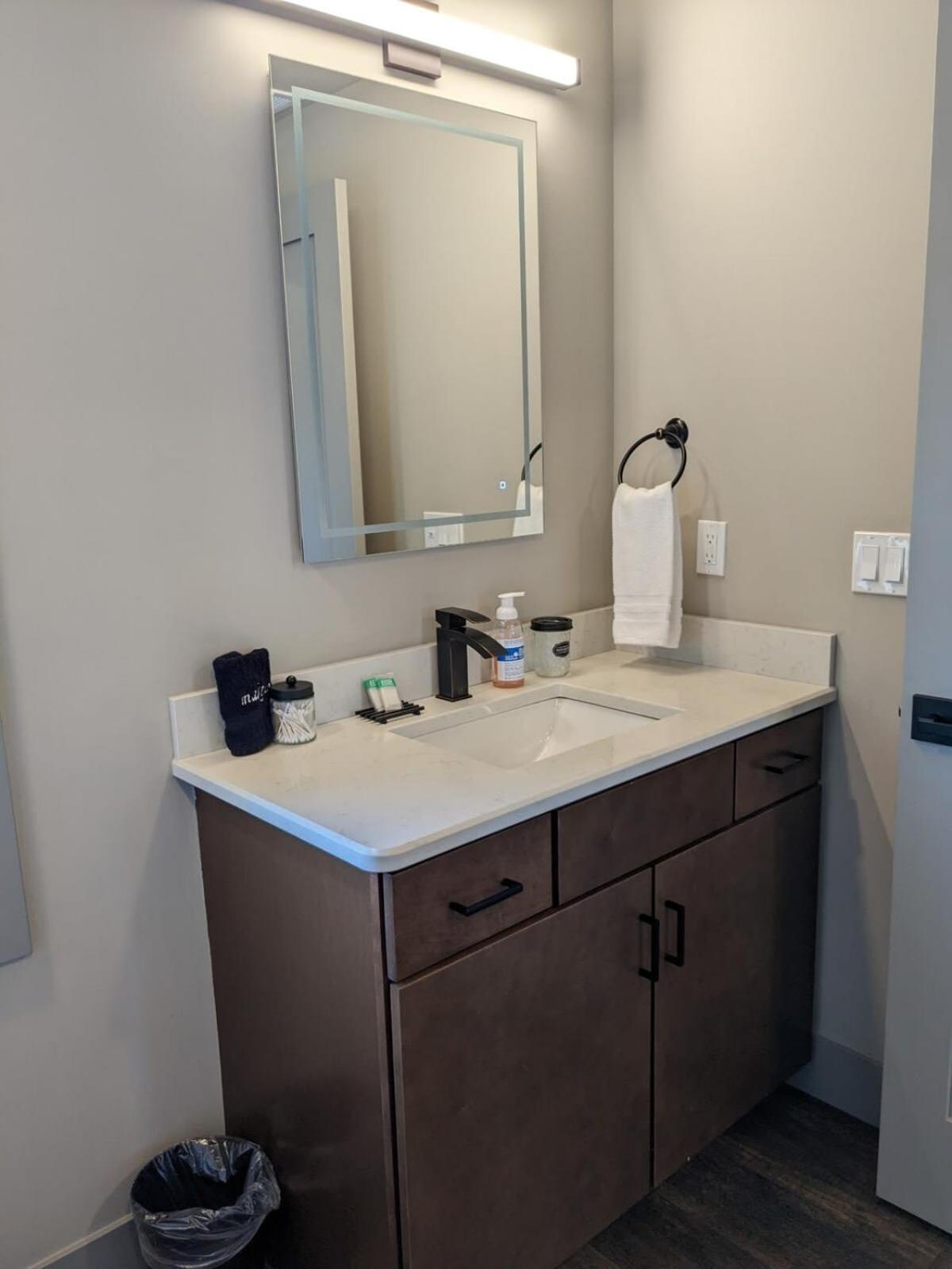 Modern Condo 210 Just Blocks From Lake Michigan トラバーズ・シティ エクステリア 写真