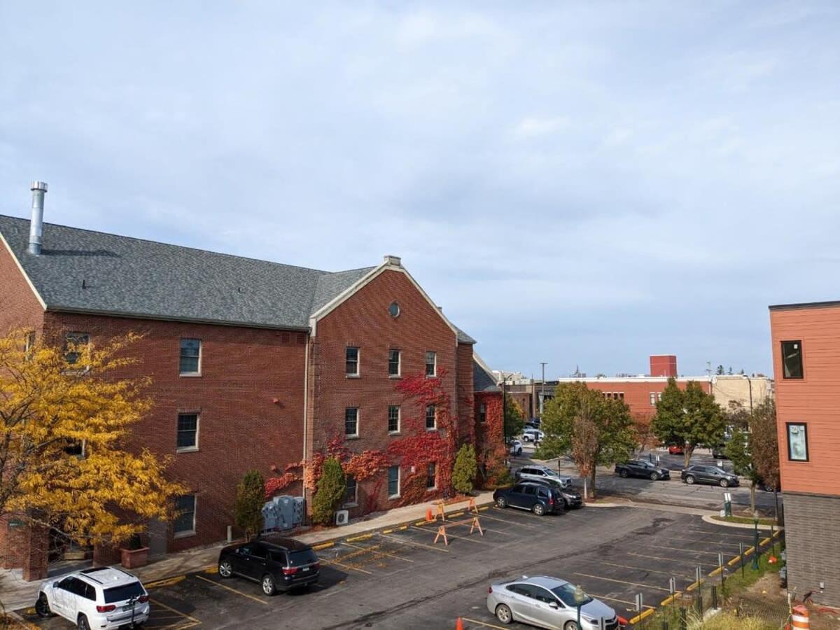 Modern Condo 210 Just Blocks From Lake Michigan トラバーズ・シティ エクステリア 写真