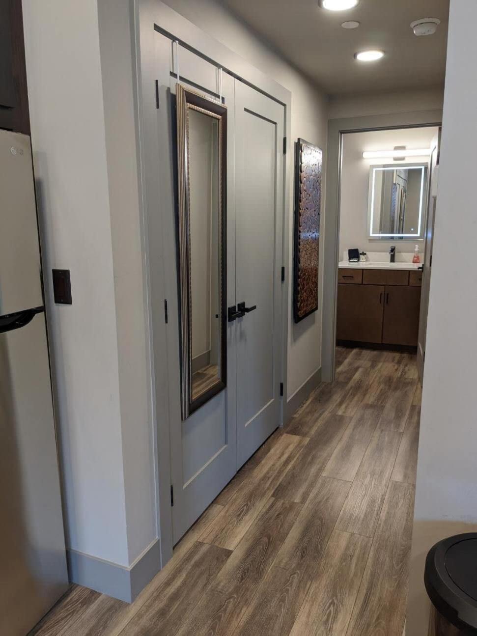 Modern Condo 210 Just Blocks From Lake Michigan トラバーズ・シティ エクステリア 写真